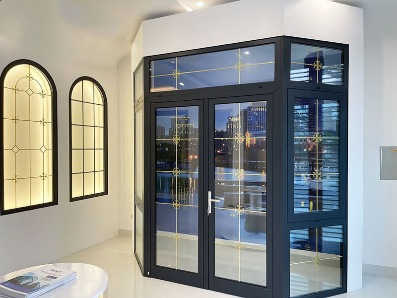 Tại sao các công trình thương mại đang chuyển sang dùng kính hộp cách âm?