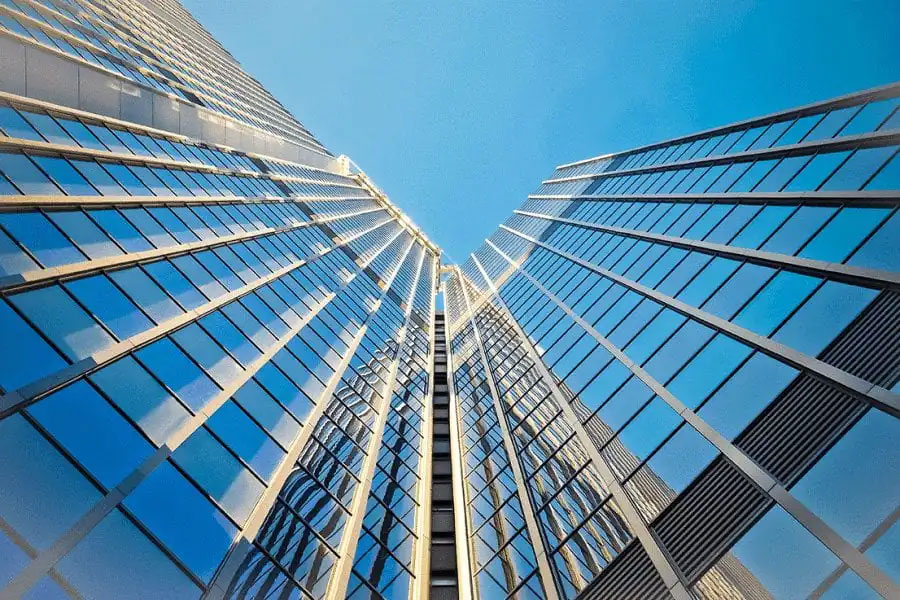 Mặt dựng kính giúp giảm nhiệt đáng kể và tăng tuổi thọ công trình.